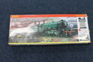 Hornby OO gauge model railways R1039 Flying Scotsman electric train set with 4-6-2 Flying Scotsman