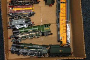 OO gauge model railway locomotives to include Bachmann Union Pacific 6900 yellow grey, Hornby diesel