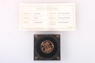 The Royal Mint UNITED KINGDOM Queen Elizabeth II (1952-2022) gold sovereign 2015 in slab with