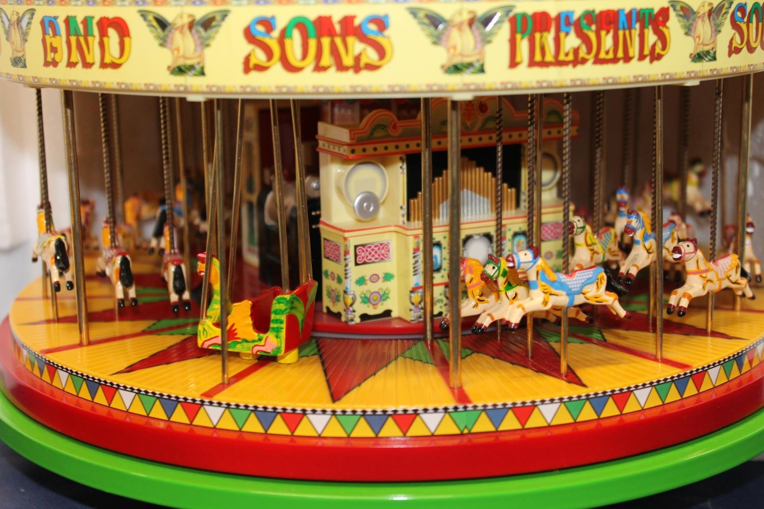 Corgi Fairground Attractions CC20401 The South Down Gallopers 1:50 scale diecast model carousel - Image 2 of 5