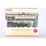 Hornby OO gauge model railway R2300 Bournemouth Belle train pack with 4-6-2 New Zealand tender