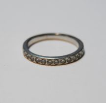 Diamond half eternity ring with brilliants, in platinum, 4.2g.