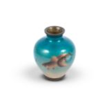 Cloisonnévase, Umlaufend mit Fischen, Japan