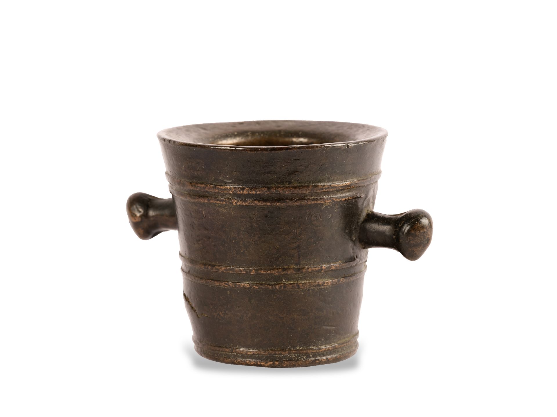 Mortar with linear decor, Handling in knob form, 16th/17th century