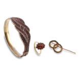 Konvolut Schmuck, Armreif, Ring & Nadel, Um 1900