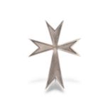 Brosche in Form des Malteserkreuzes, Weißmetall