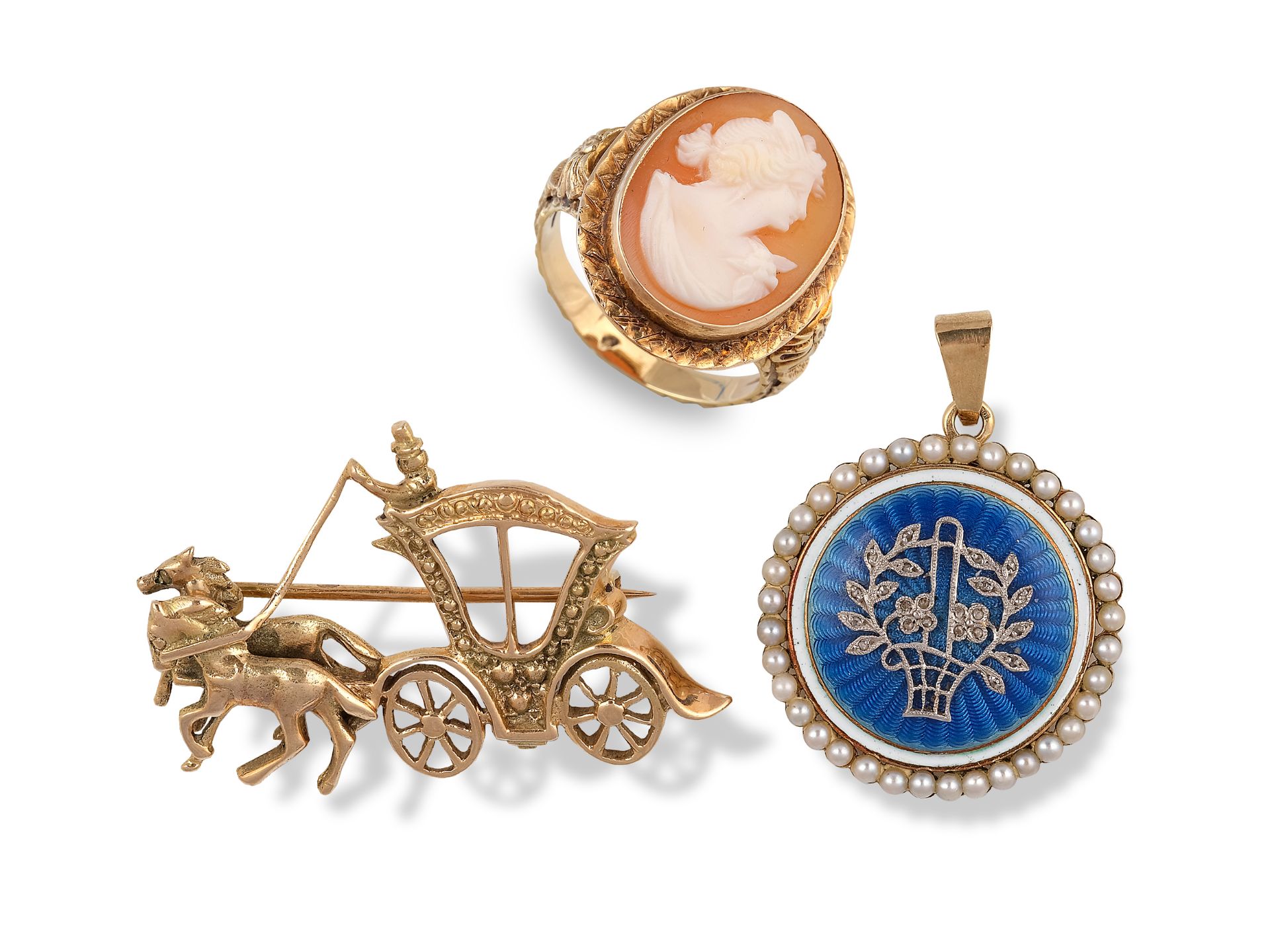 Mixed lot: 1 ring, 1 brooch & 1 medallion pendant