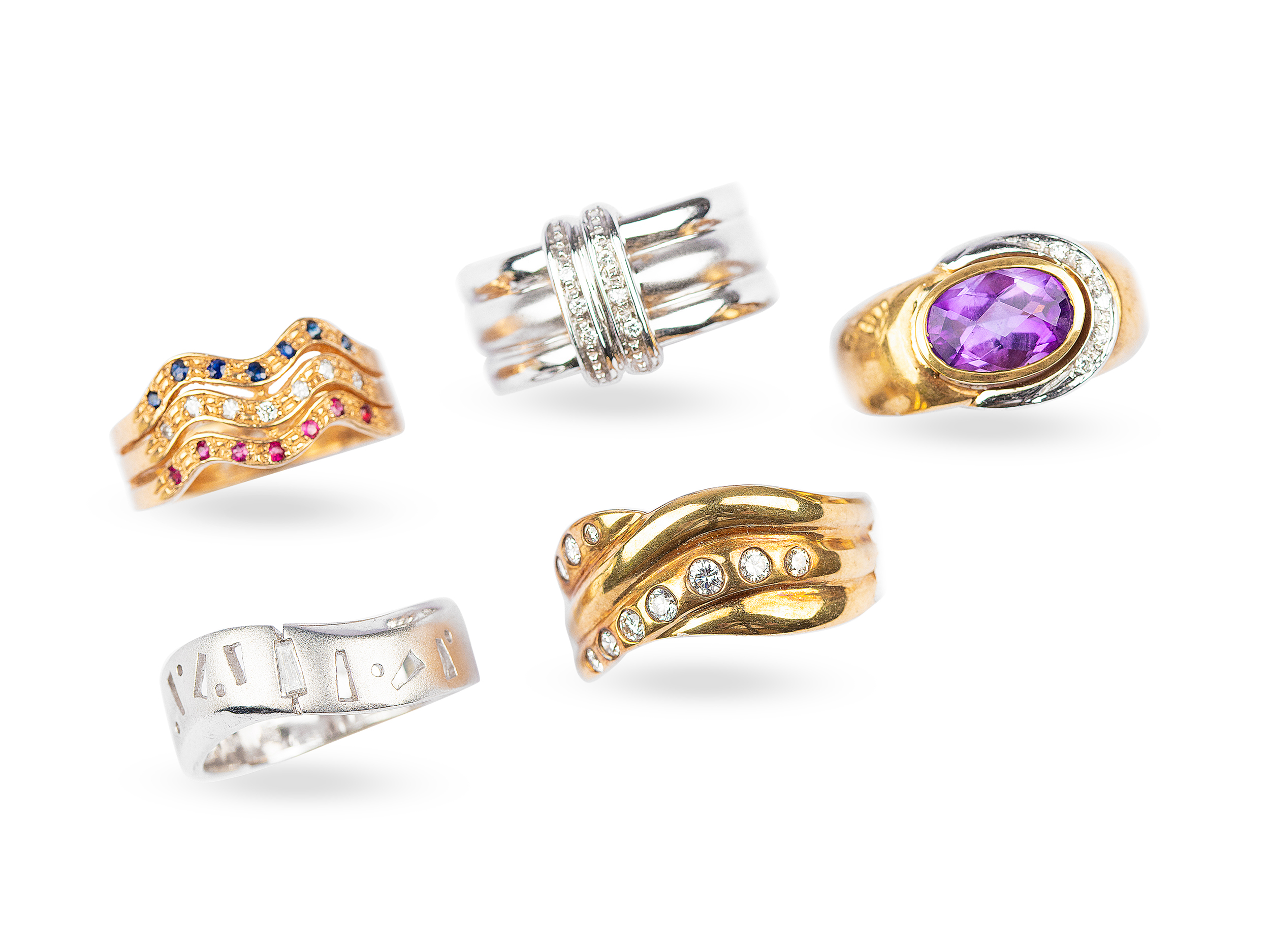 Mixed lot: 5 rings, 14kt yellow gold or white gold, With diamonds, moissants & white stones