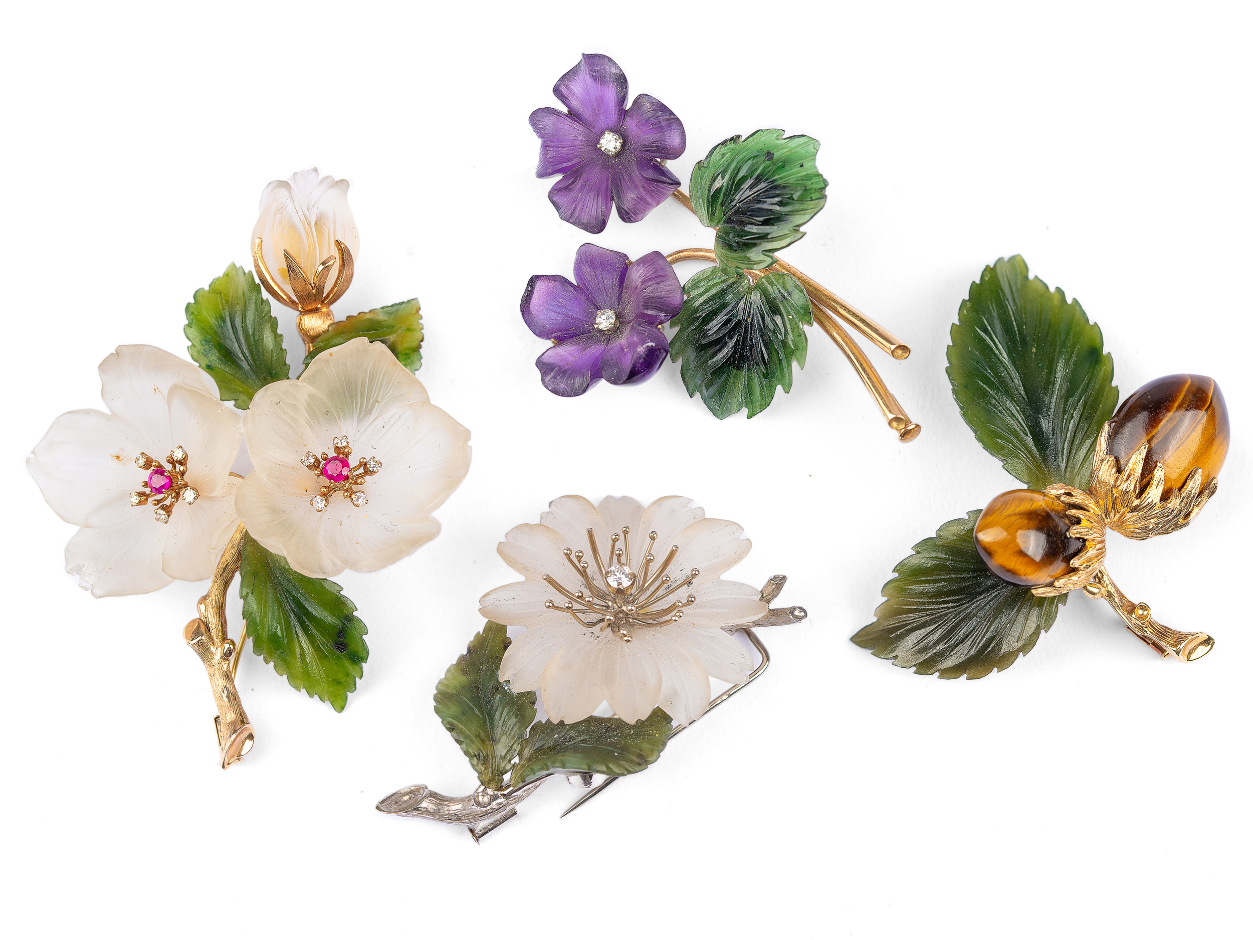 Mixed lot: 4 flower brooches, 14kt yellow gold or white gold, Around 1900