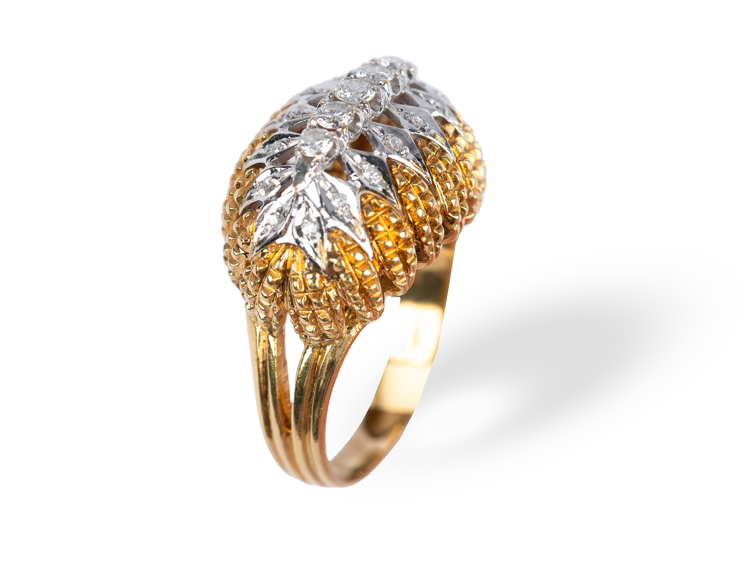 Cocktail ring, 18kt yellow gold hallmarked, set in white gold, Adorned with 5 diamonds - Image 2 of 2