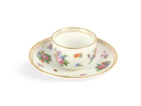 Meissen, Koppchen mit Untertasse, Porzellan glasiert & bunt staffiert