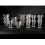 Set von Gläsern: 9 Likörgläser & 9 Eisschalen, Baccarat/France, Farbloses Glas ziseliert