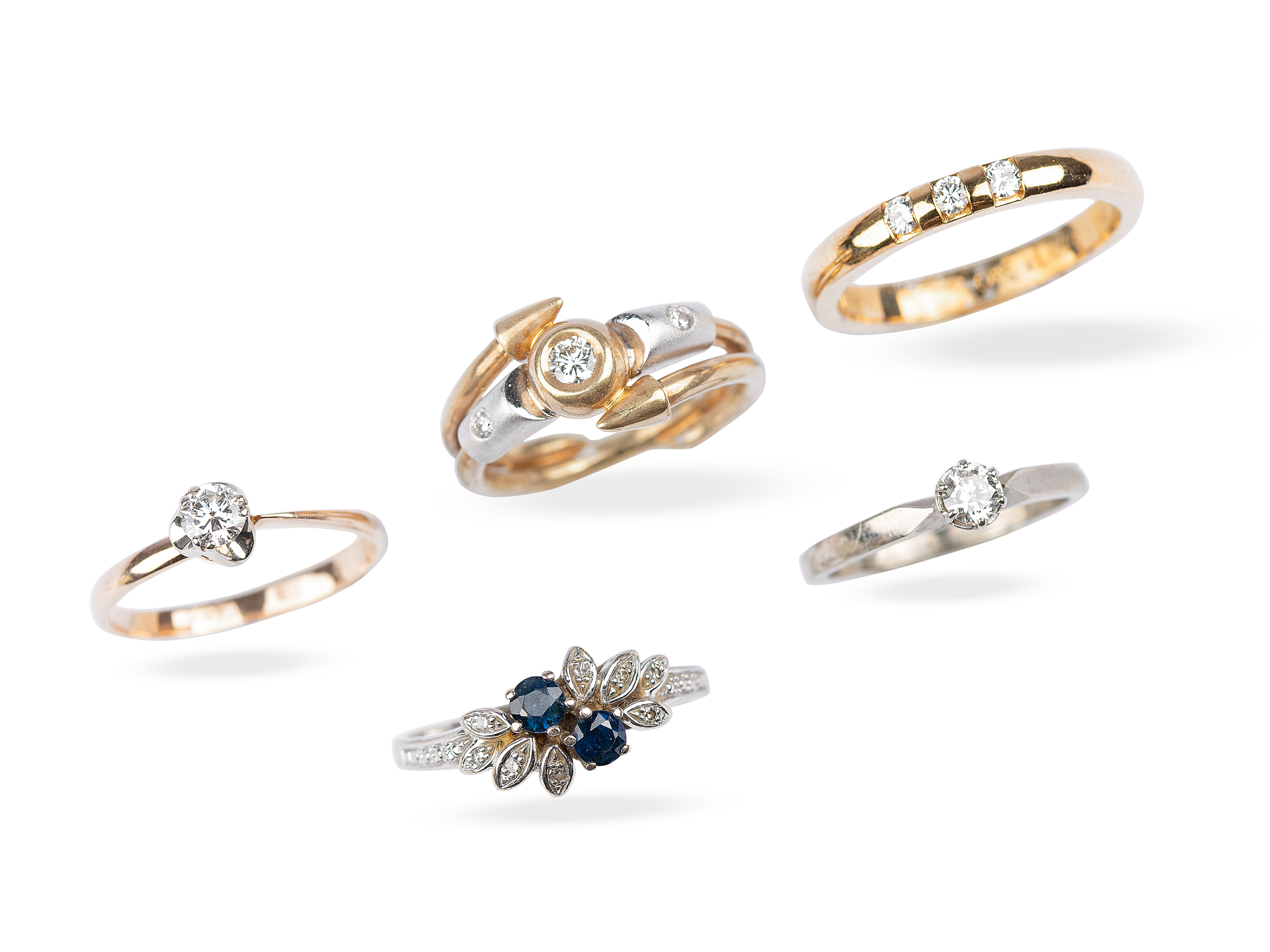 Mixed lot: 5 rings, 14kt gold (4 rings) and 18kt gold (1 ring), 14kt gold rings with diamonds