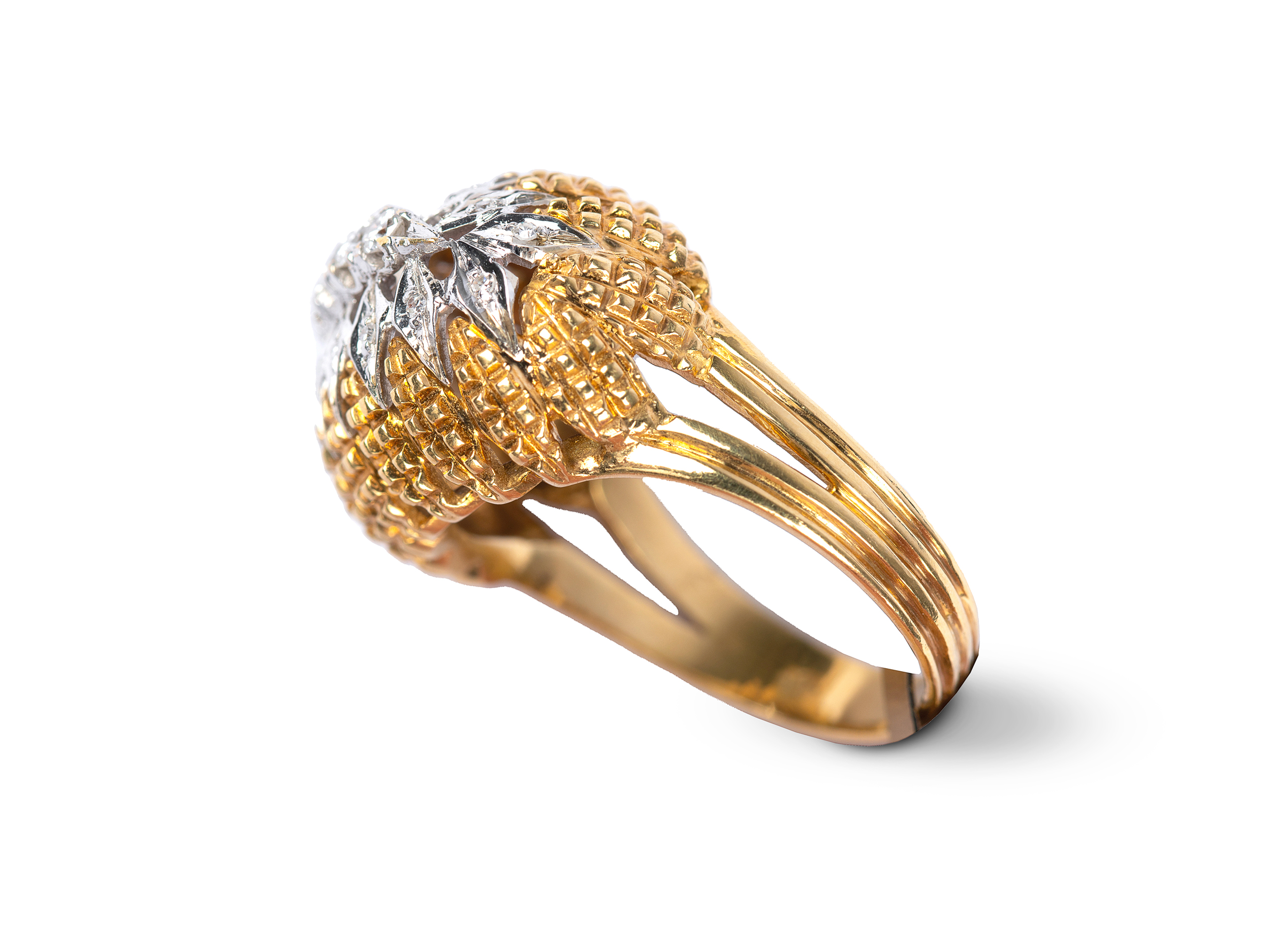 Cocktail ring, 18kt yellow gold hallmarked, set in white gold, Adorned with 5 diamonds