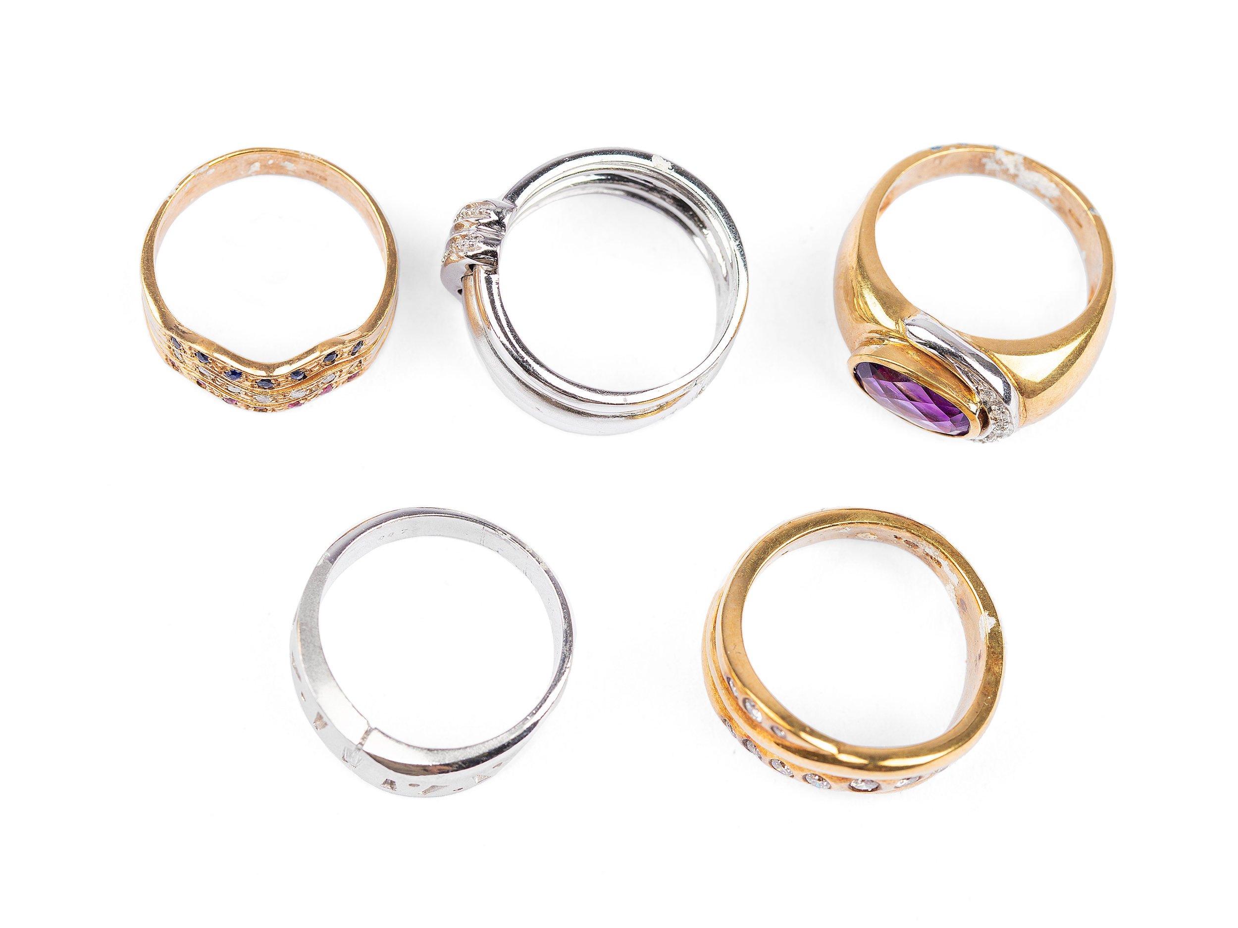 Mixed lot: 5 rings, 14kt yellow gold or white gold, With diamonds, moissants & white stones - Image 2 of 2