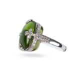 Ring mit grünem Stein, Weißgold (nicht punziert), Mit einem Peridot & Brillanten geziert