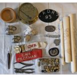 Box of misc GWR ITEMS including a loco pressure gauge ('no of coaches'), 48 buttons (GWR and