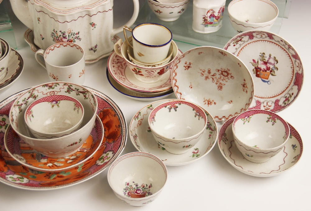 A quantity of 18th century Newhall porcelain tea wares, to include a tobacco leaf pattern commode - Image 5 of 17