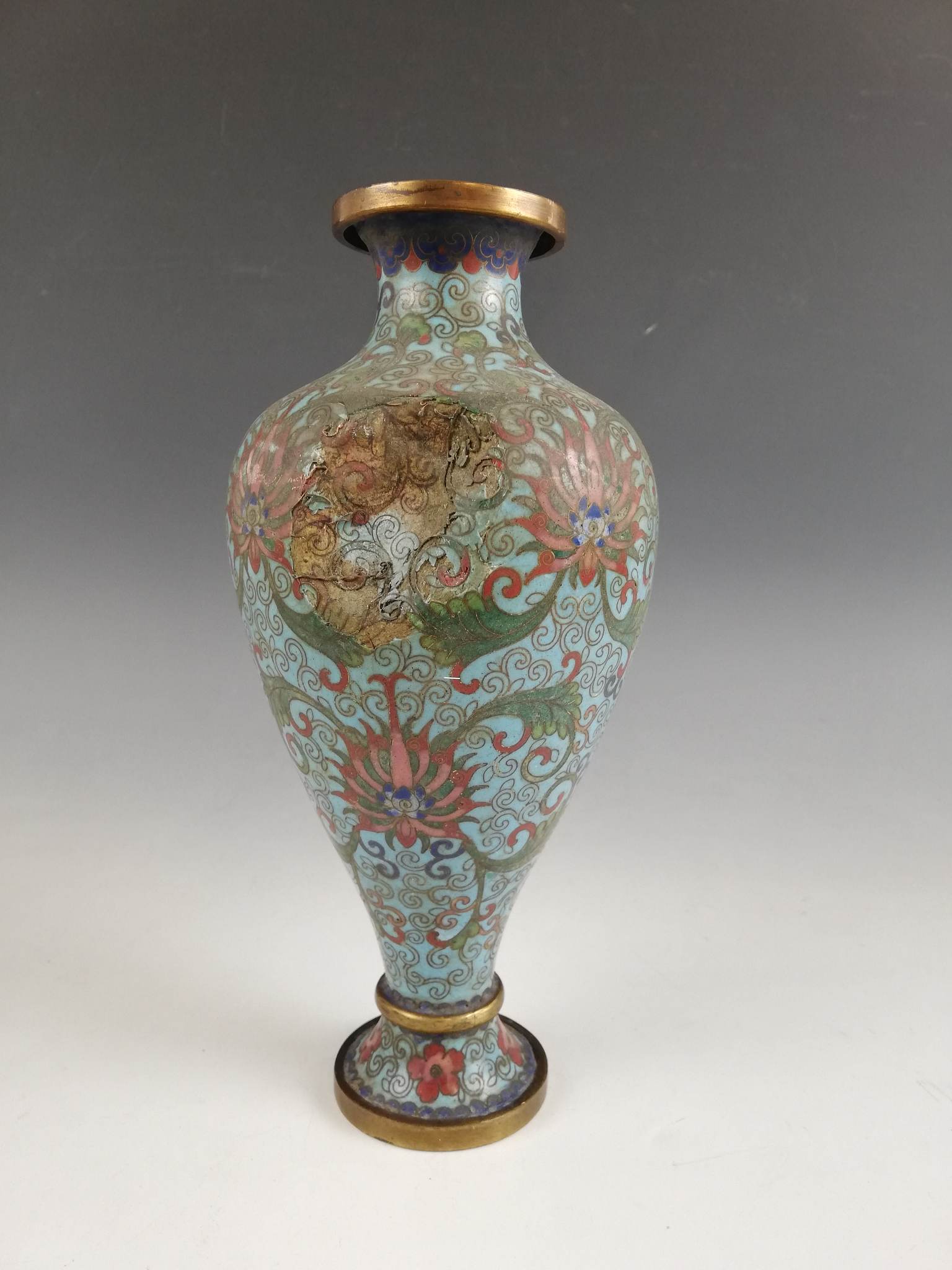 A selection of Chinese porcelain, 19th century and later, to include three famille rose decorated - Image 10 of 13