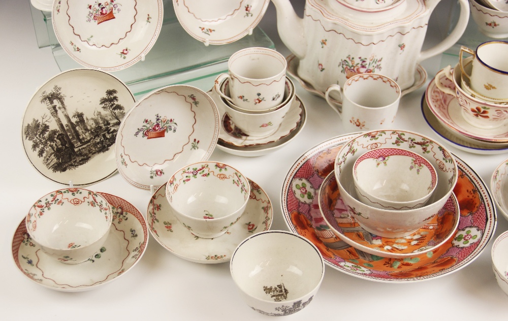 A quantity of 18th century Newhall porcelain tea wares, to include a tobacco leaf pattern commode - Image 4 of 17