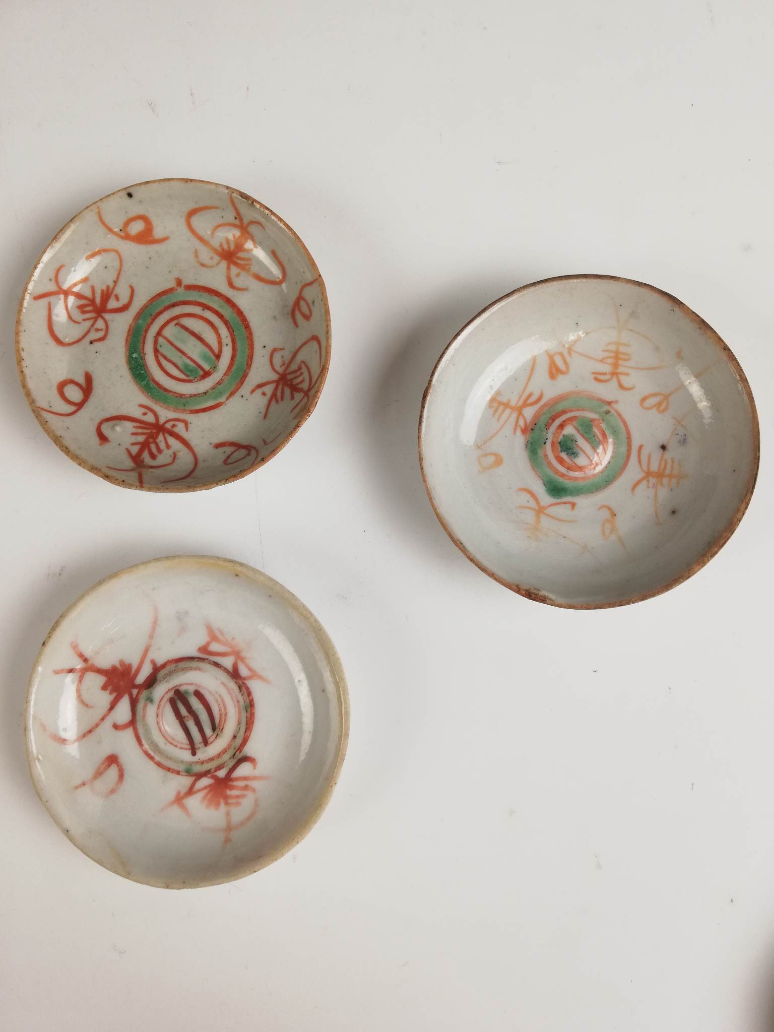 A selection of Chinese porcelain, 19th century and later, to include three famille rose decorated - Image 3 of 13