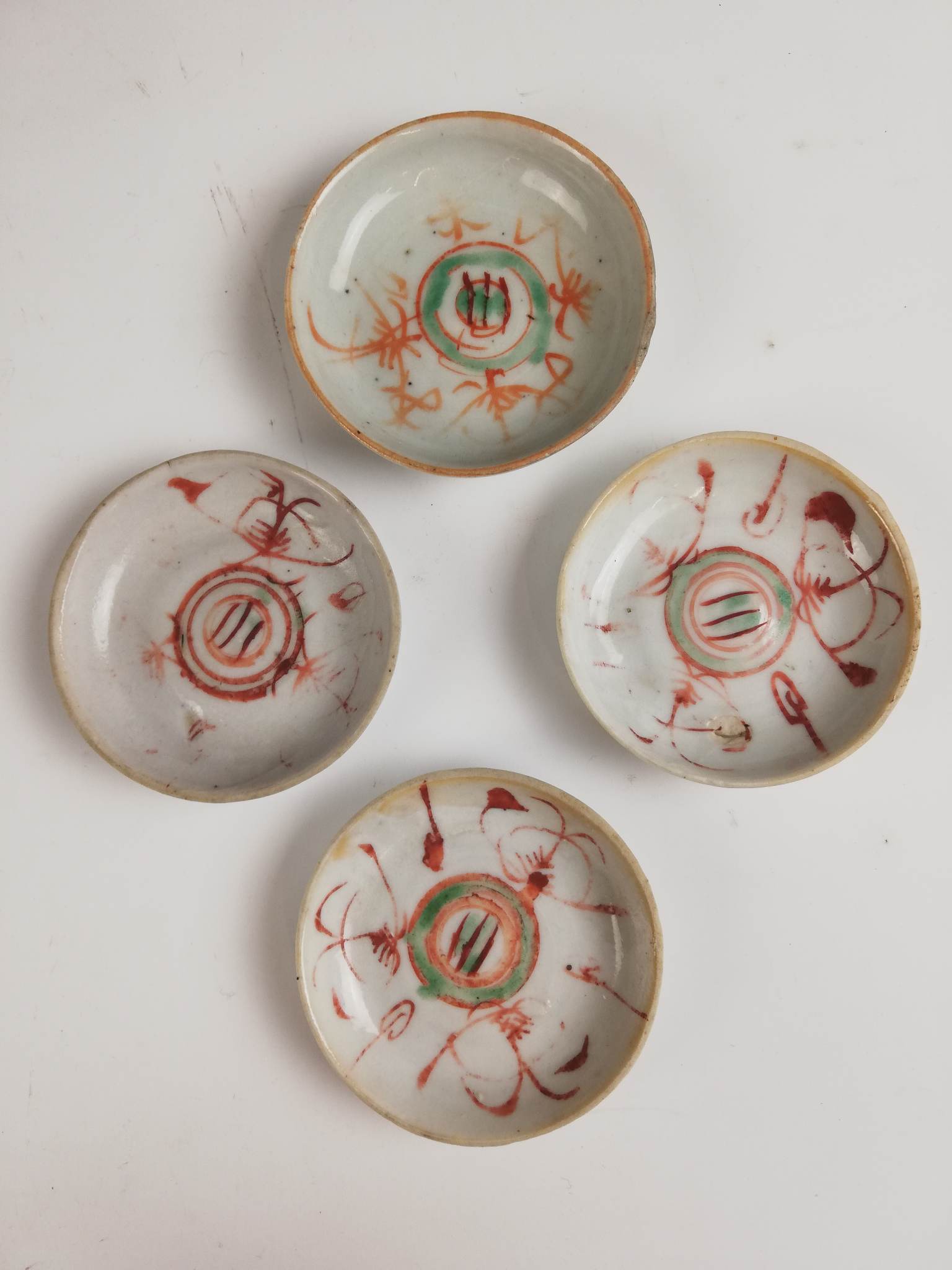 A selection of Chinese porcelain, 19th century and later, to include three famille rose decorated - Image 13 of 13