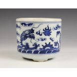 A Chinese porcelain blue and white cache pot, 18th/19th century, of circular form and externally