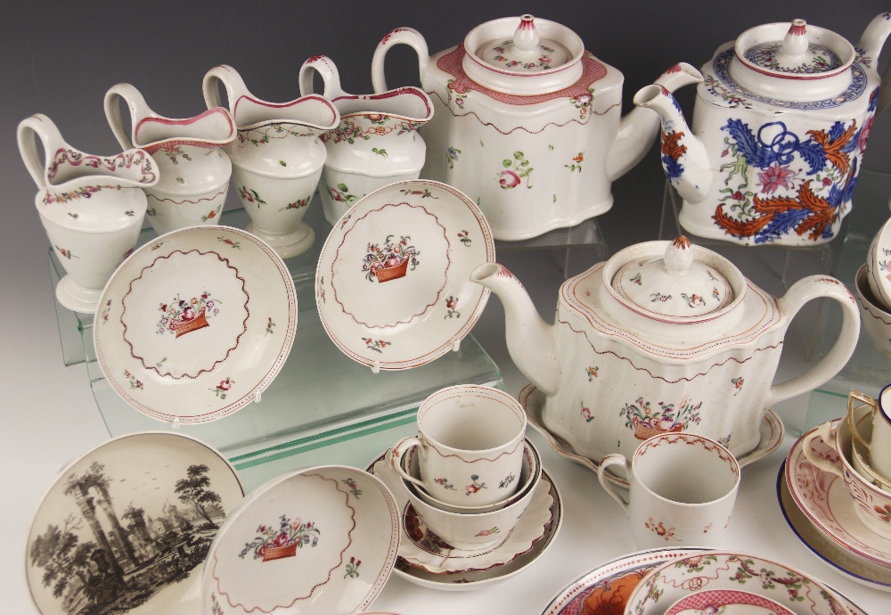 A quantity of 18th century Newhall porcelain tea wares, to include a tobacco leaf pattern commode - Image 3 of 17