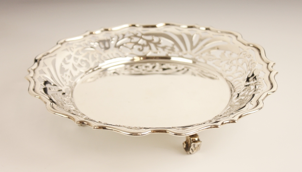 An Edwardian silver bon-bon dish, Ollivant & Botsford, London 1904, of circular form with pierced