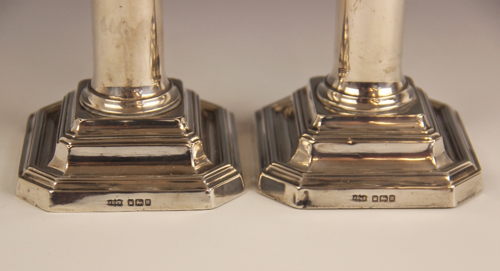 A pair of Edwardian silver mounted candlesticks, James Dixon & Sons Ltd, Sheffield 1905, the plain - Bild 2 aus 2