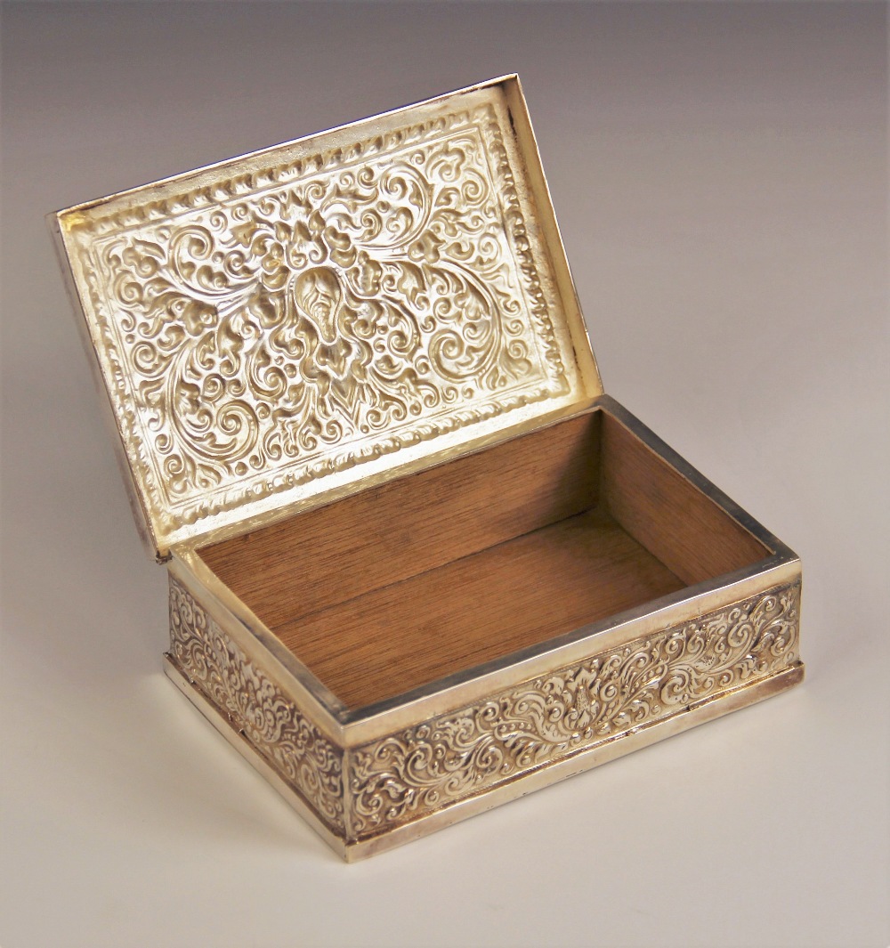 An Eastern style silver plated jewellery casket, of rectangular form, elaborately embossed with - Bild 2 aus 2