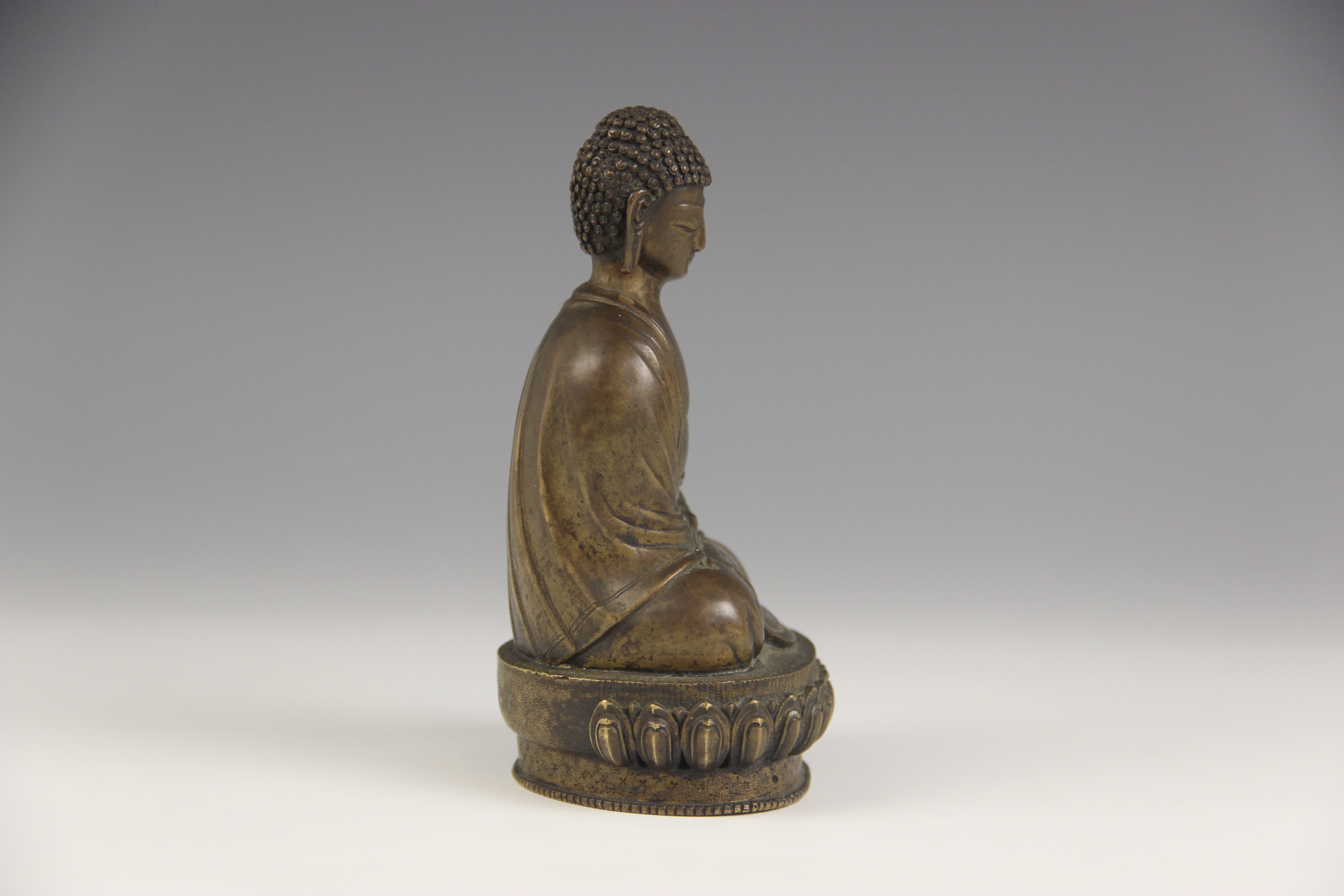 A bronze model of Buddha, possibly Sino-Tibetan, 18th/19th century, modelled seated in dhyanasana on - Image 3 of 5