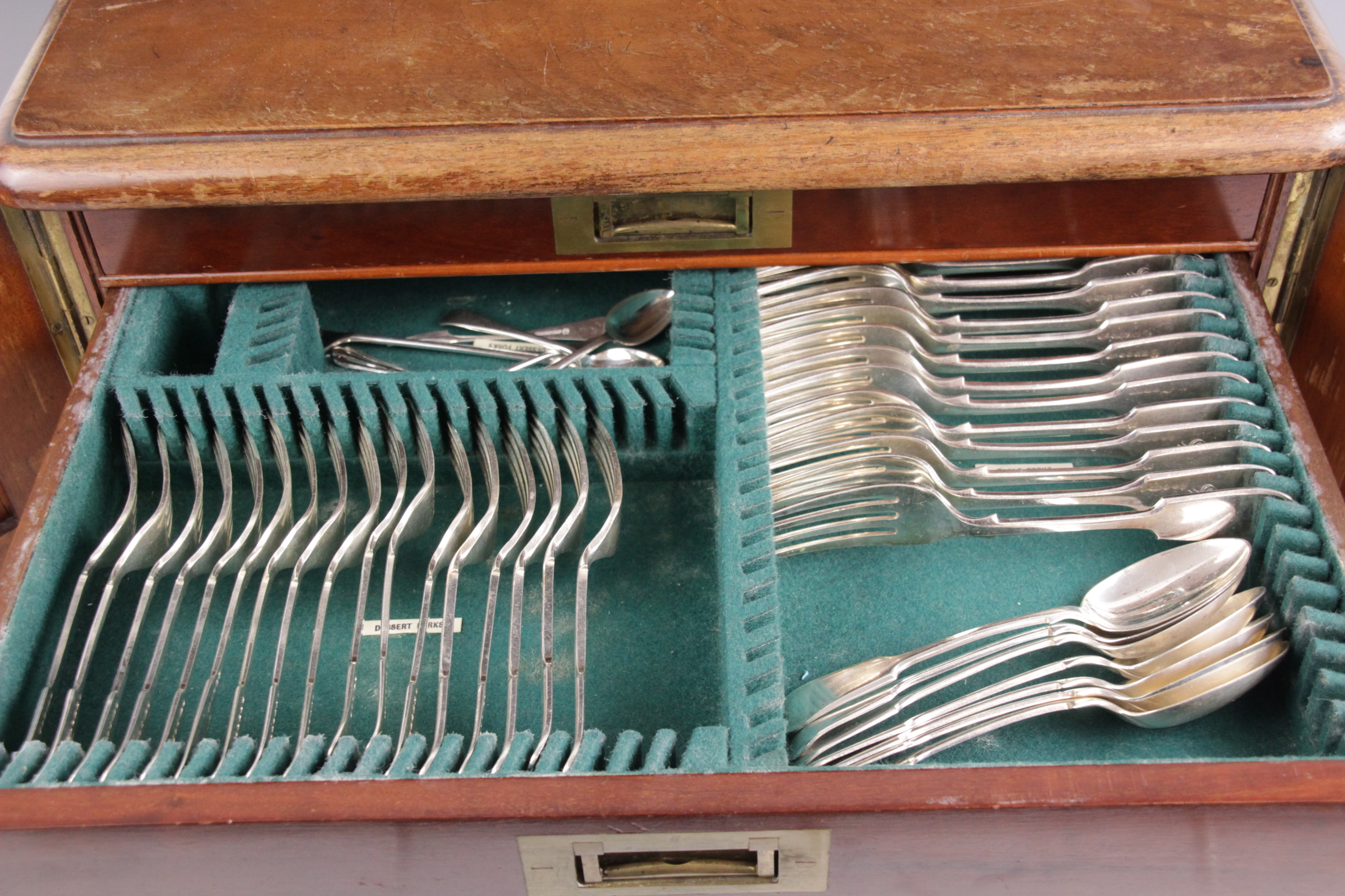 A part harlequin set of silver plated cutlery, comprising ten dessert knives, eighteen table knives, - Image 4 of 6