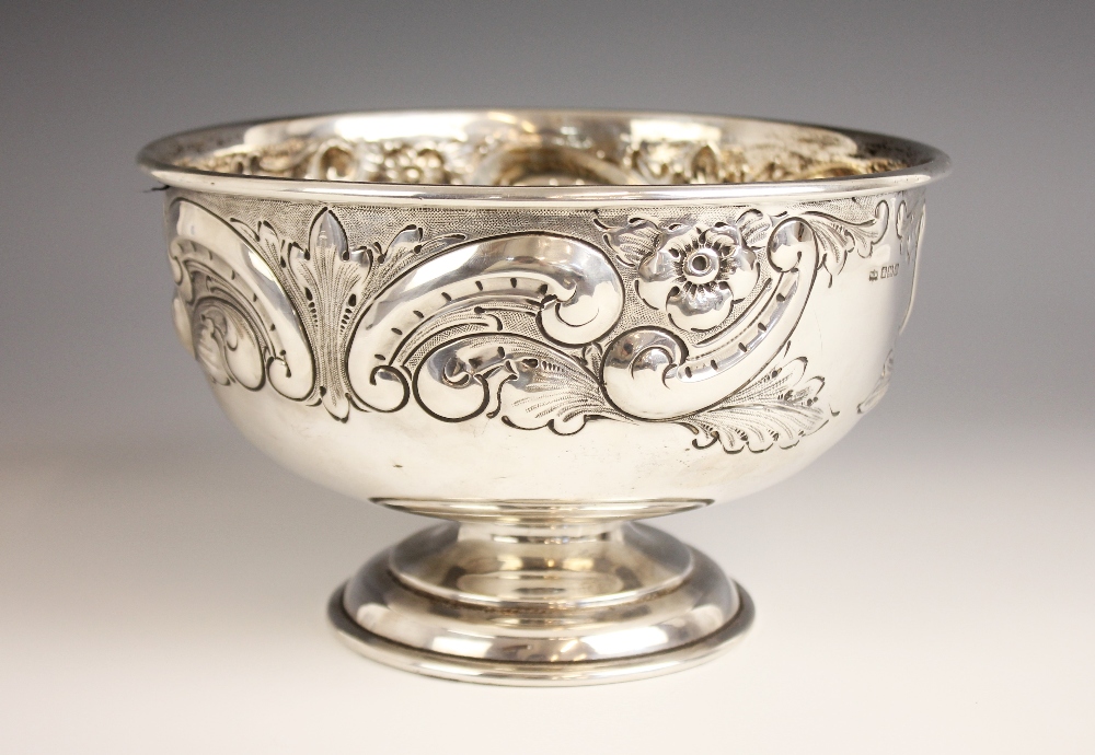 A George V silver rose bowl, Mappin & Webb, Sheffield 1914, of circular form on pedestal foot, - Image 3 of 4