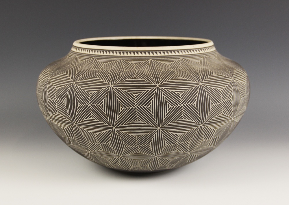 Leslie Thompson (American, late 20th century), a porcelain studio pottery bowl of compressed