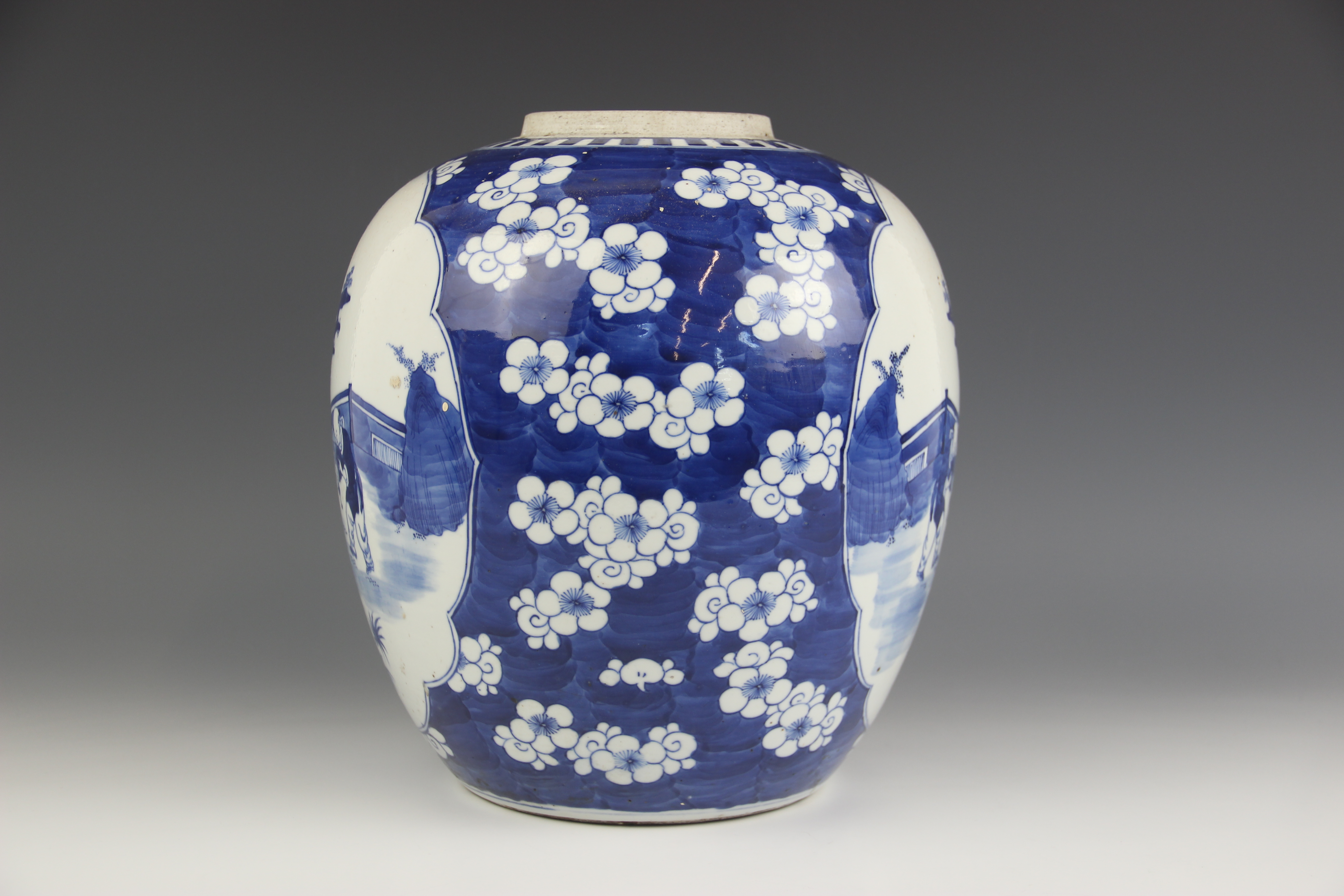 A large Chinese porcelain blue and white ginger jar, 19th century, decorated with two reserves - Image 6 of 6