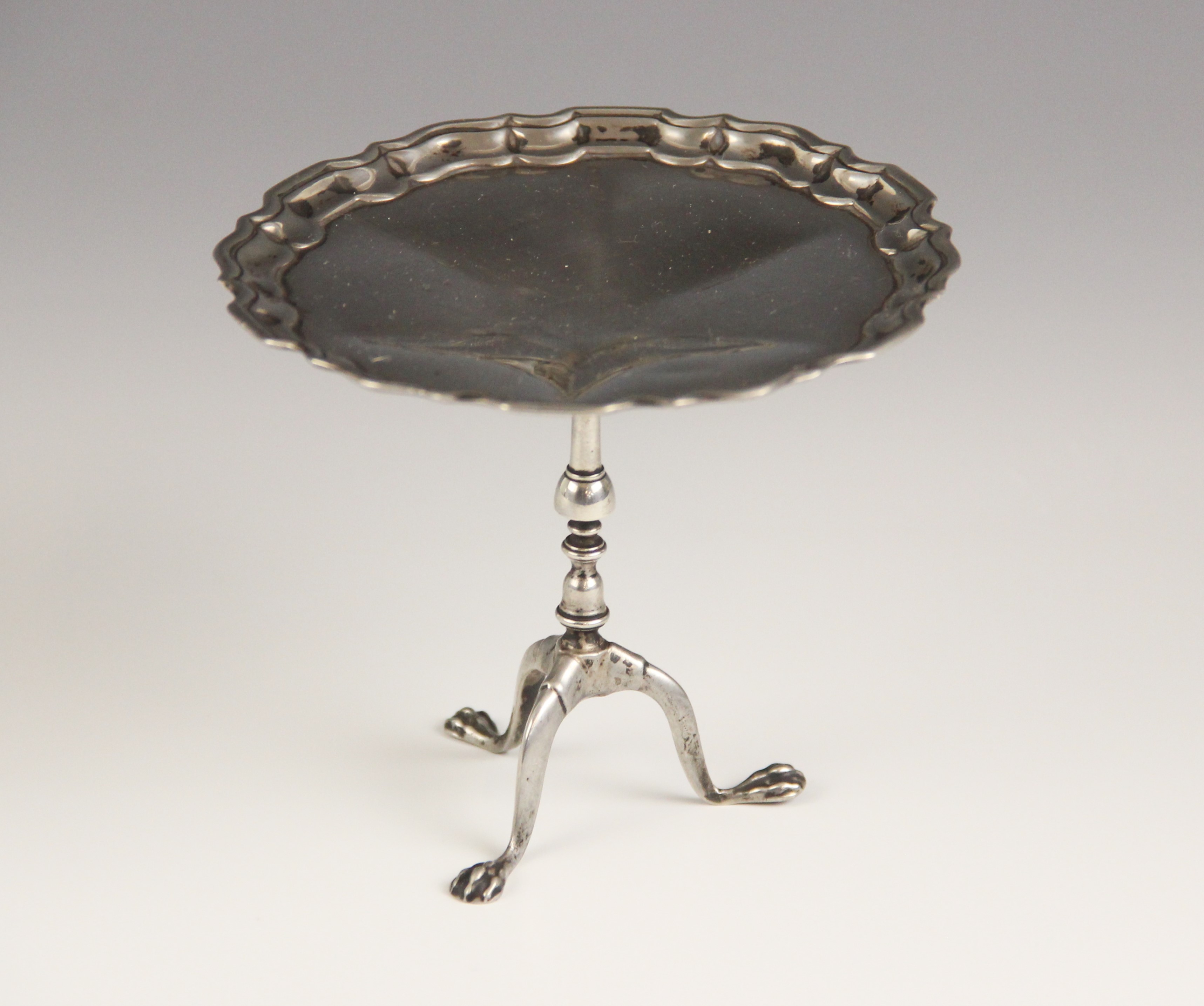 An Edwardian novelty miniature silver tripod table, Goldsmiths & Silversmiths Co Ltd, London 1909,