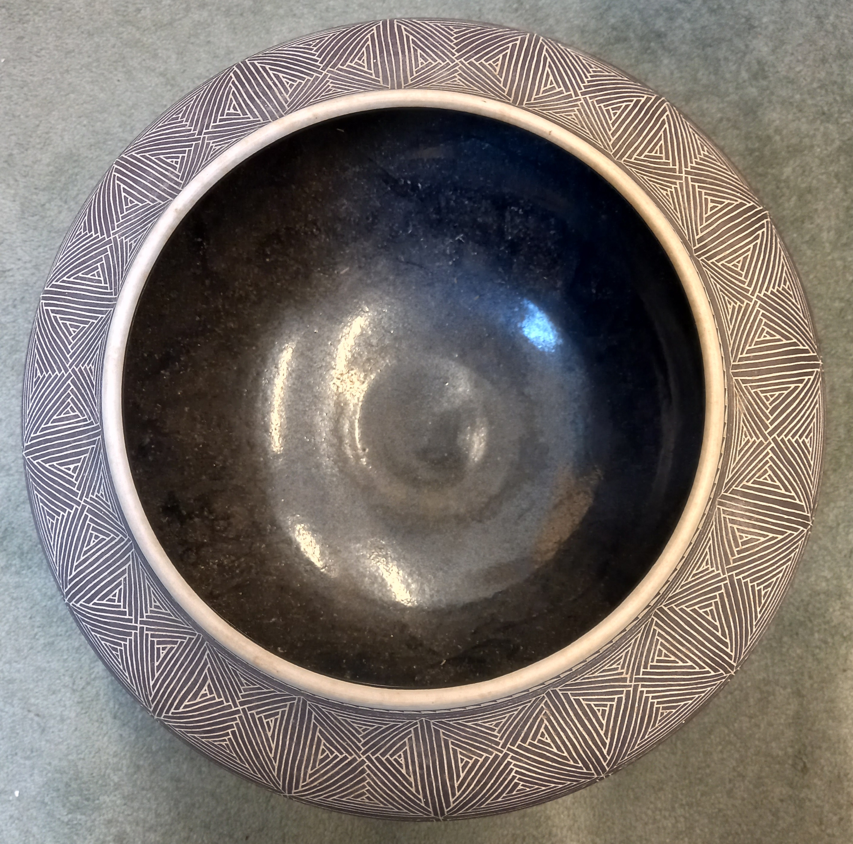 Leslie Thompson (American, late 20th century), a porcelain studio pottery bowl of compressed - Image 6 of 6