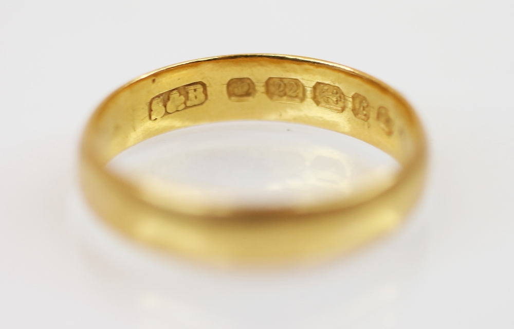 A Victorian 22ct yellow gold wedding band, marks for 'S&B', Birmingham (date letter worn), ring size - Image 2 of 2