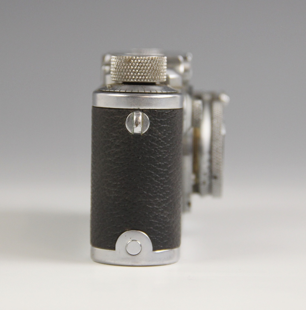An early Ernst Leitz Wetzlar Leica III Rangefinder camera in chrome finish, serial number 116886, - Image 3 of 7