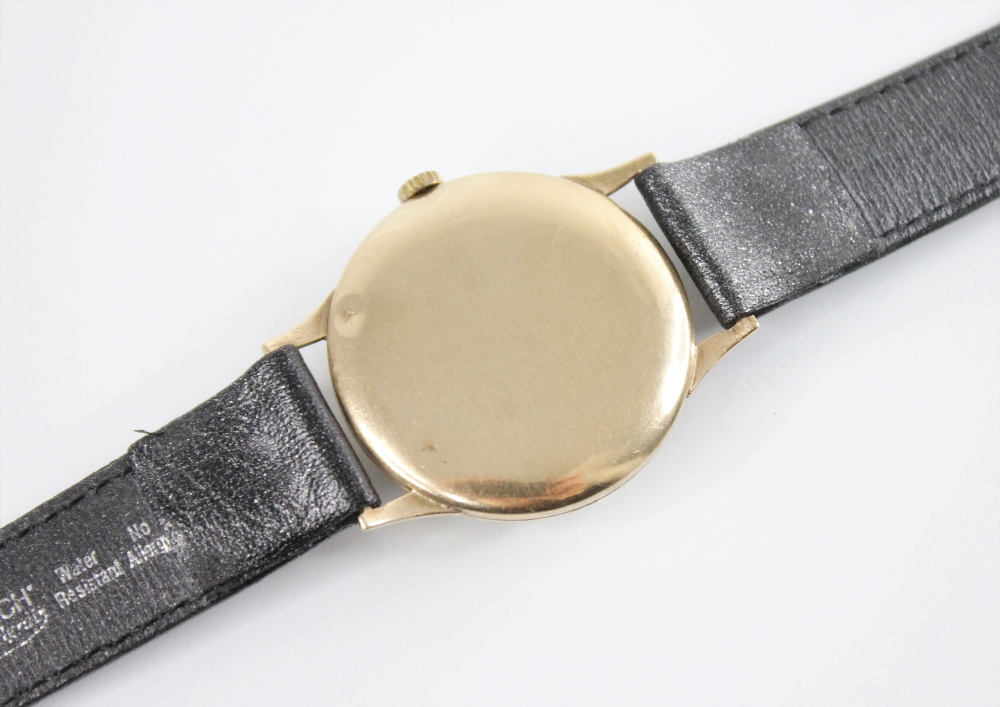 A 9ct gold cased Accurist ‘Antimagnetic shockmaster’ wristwatch, the circular dial with Arabic and - Image 3 of 5