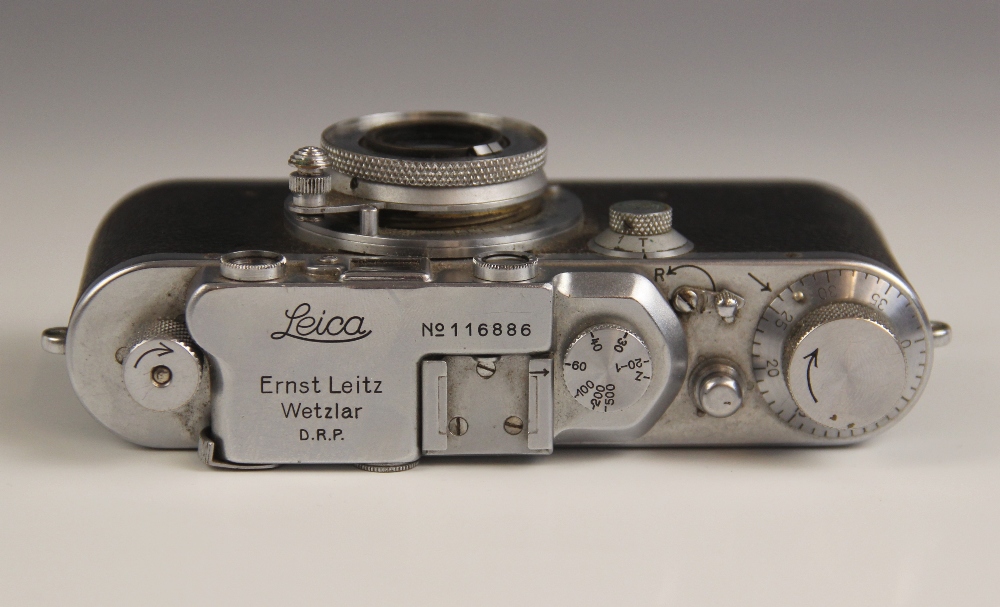 An early Ernst Leitz Wetzlar Leica III Rangefinder camera in chrome finish, serial number 116886, - Image 6 of 7