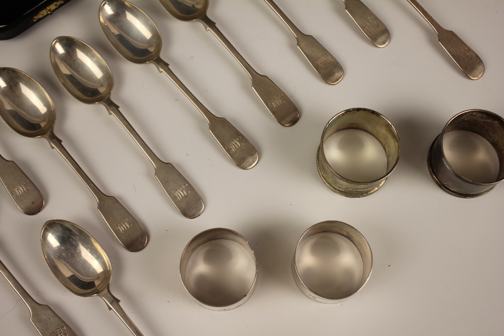 A set of twelve Victorian silver fiddle pattern teaspoons, Goldsmiths' Alliance Ltd, London 1889, of - Image 2 of 3