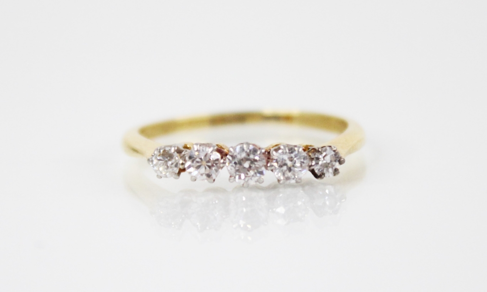 A diamond five stone ring, comprising five graduated round old cut diamonds, measuring between 2.5mm - Image 4 of 4