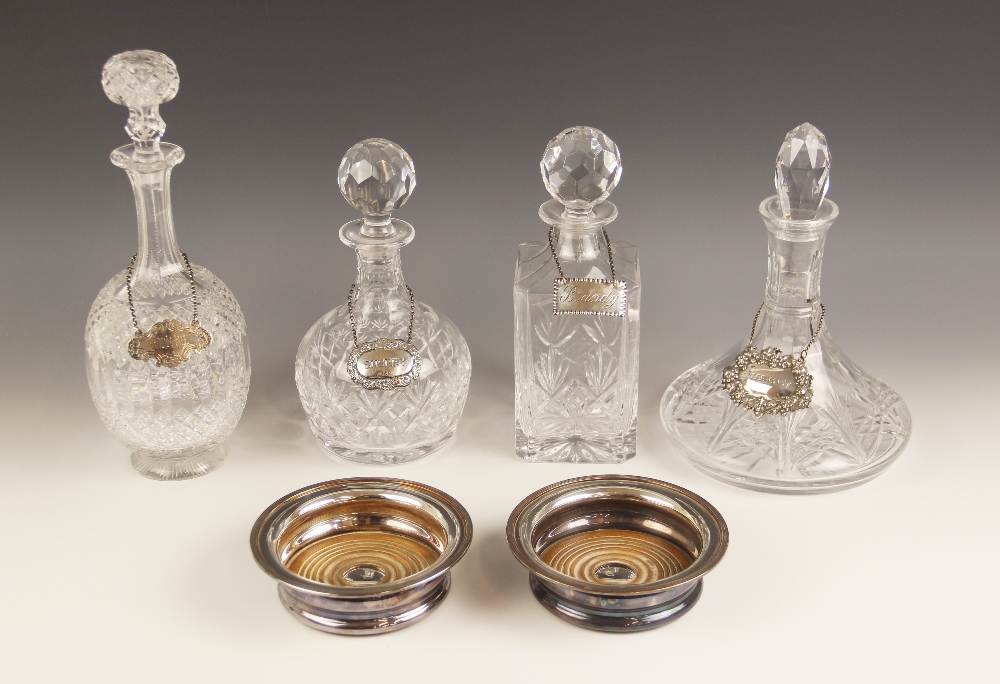 Four glass decanters, of assorted shapes and sizes, measuring between 24.5cm and 32.5cm, with