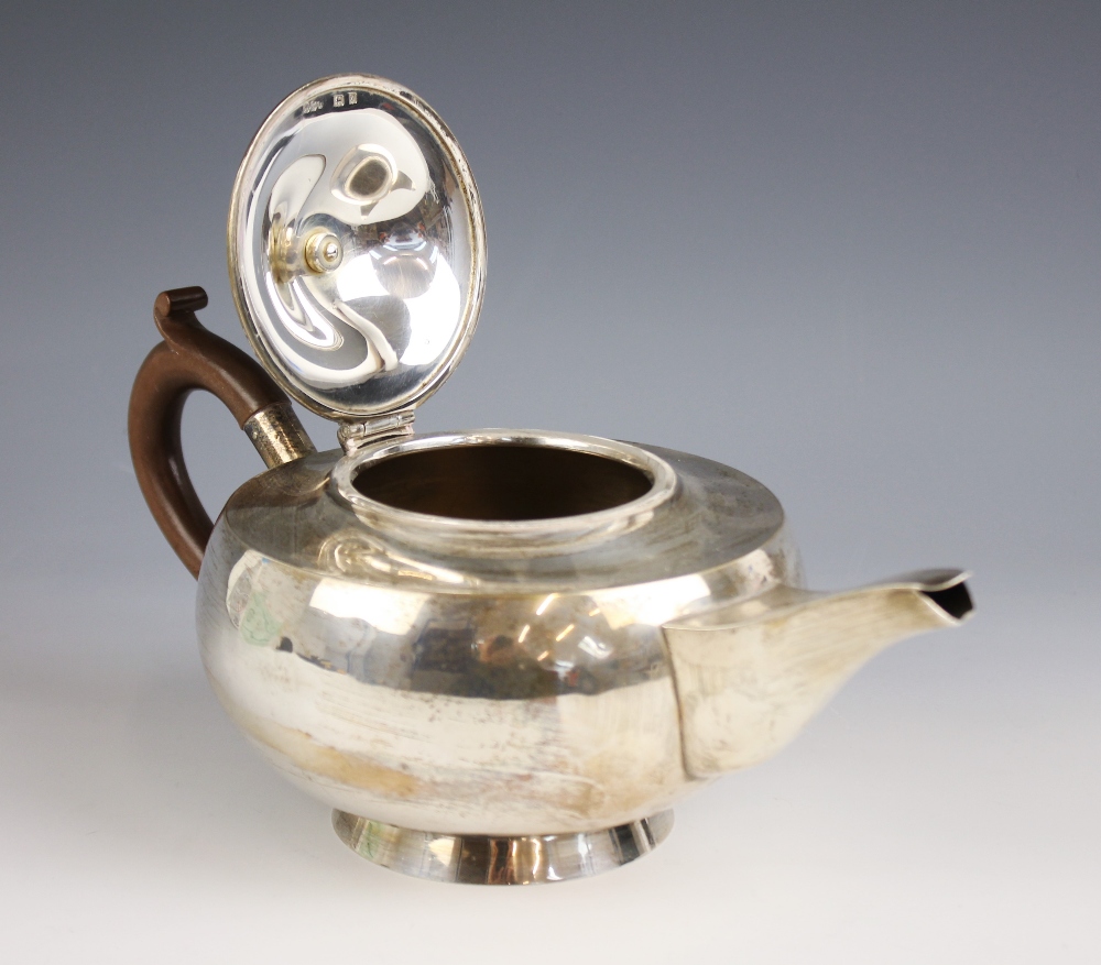 A George V silver teapot, Hukin and Heath Ltd, Birmingham 1924, of compressed globular form on - Image 2 of 3