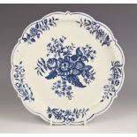 A Worcester porcelain stand, circa 1770-1785, transfer printed in underglaze blue in the Pine Cone