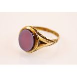 A Victorian 15ct yellow gold signet ring, the oval banded carnelian set head (10.9 x 9 x 1.9mm)