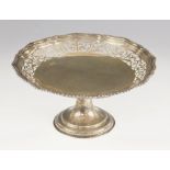 An Edwardian silver pedestal comport, Josiah Williams and Co, London 1903, the gadrooned rim