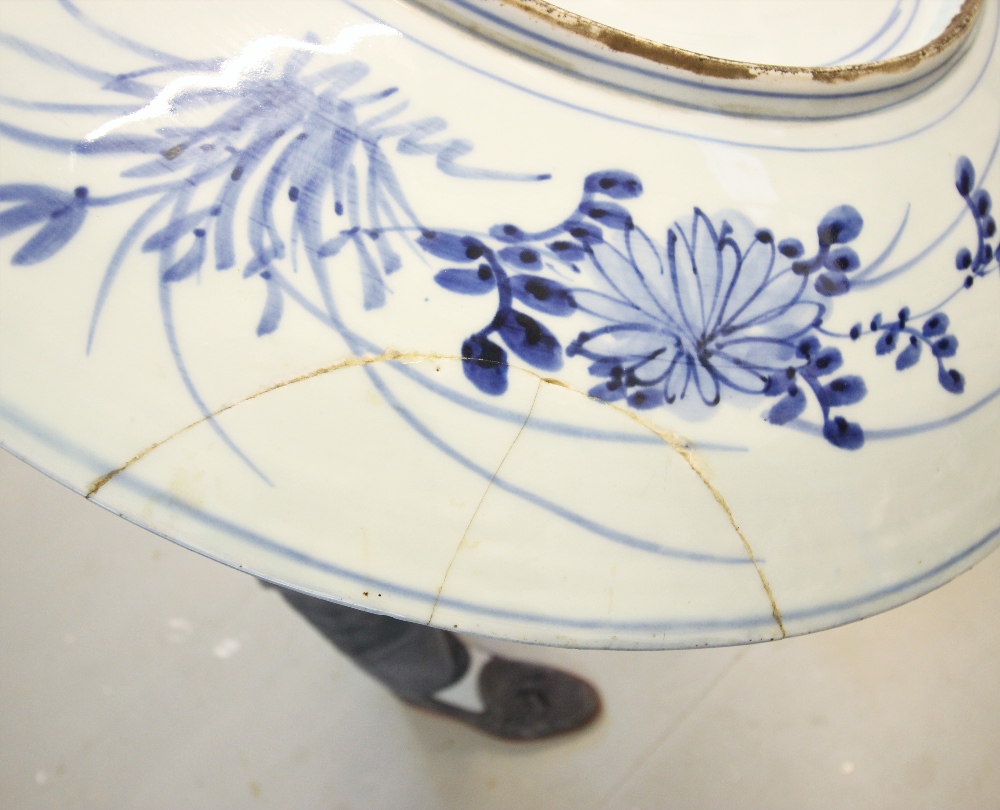 A large Japanese Arita porcelain blue and white charger, Meiji period (1868-1912), of circular - Image 2 of 3